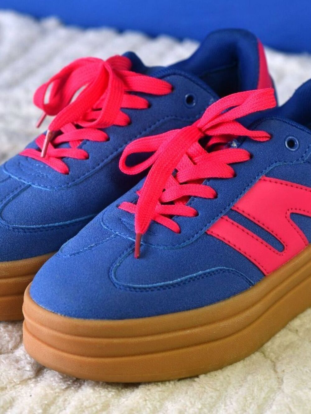 Pre-Owned! Size: 7 Women | Unbranded Urban Women's Sneakers